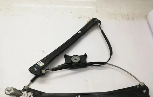 Volkswagen Tiguan Front door electric window regulator 5NA837461A