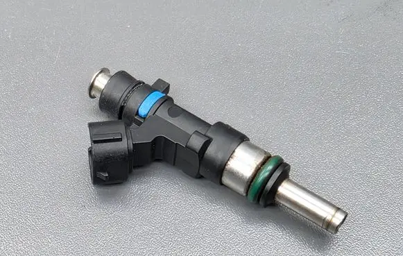 Peugeot 4007 Fuel injector 1465A205 JME290H EAT312