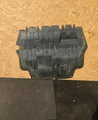 Volkswagen PASSAT CC Engine splash shield/under tray 3C0825237H