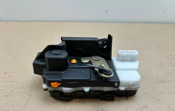 Peugeot 607 Rear door lock 