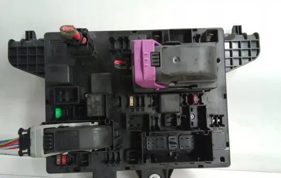 Opel Astra J Relay mounting block 13343949RN