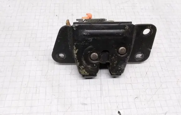 Mitsubishi Space Runner Tailgate/trunk/boot lock/catch/latch
