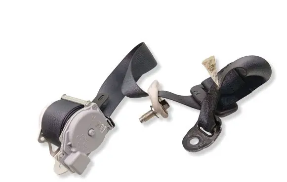 Nissan Note (E12) Rear seatbelt 067641