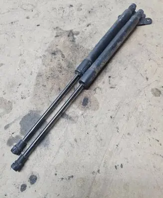 Volkswagen Golf VI Tailgate strut 