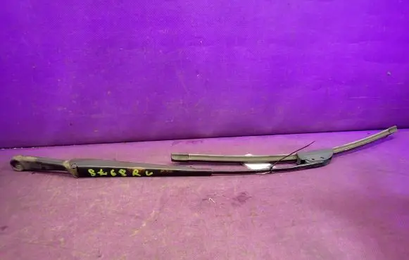 Opel Zafira A Front wiper blade arm 90582558