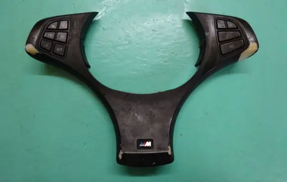 Steering wheel buttons/switches