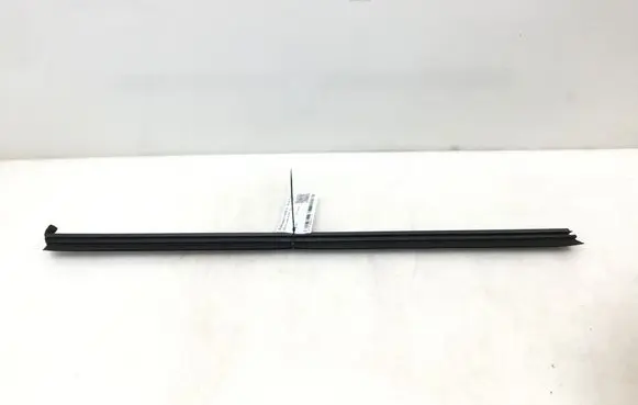 Nissan Qashqai Front door trim bar 