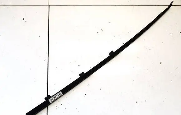 Suzuki Swift I Windshield trim 7716063J0