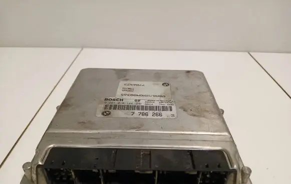 BMW 5 E39 Engine control unit/module 7786266 28RTE576 0281010144