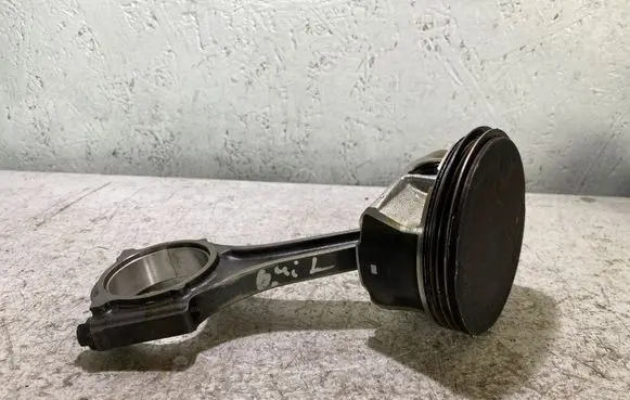 Dodge Challenger Piston with connecting rod