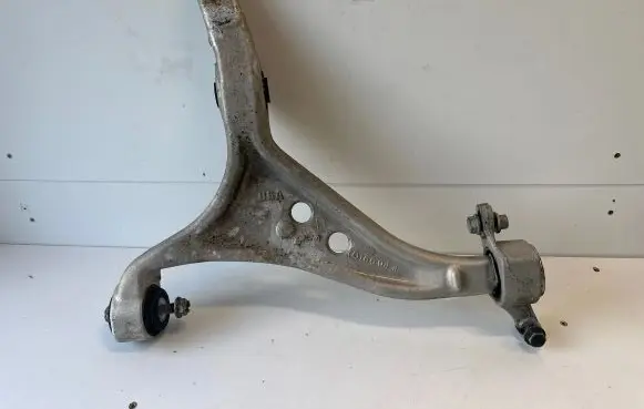 Mercedes-Benz ML W166 Front lower control arm/wishbone 166044