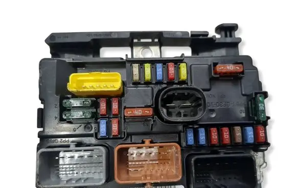 Citroen C3 Fuse module 9664997780