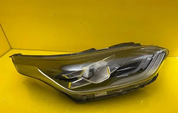 KIA Ceed Headlight/headlamp 92102J7100