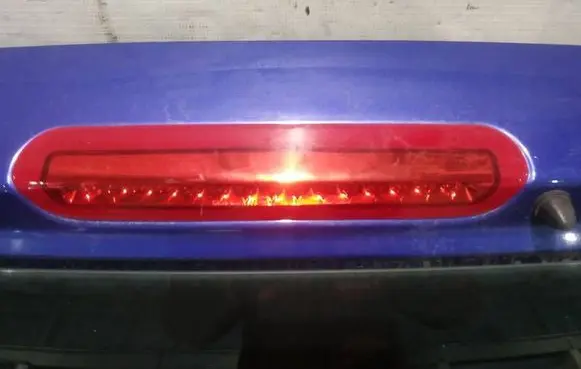 KIA Sportage Third/center stoplight 