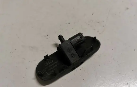 Windshield washer spray nozzle