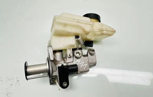 Master brake cylinder