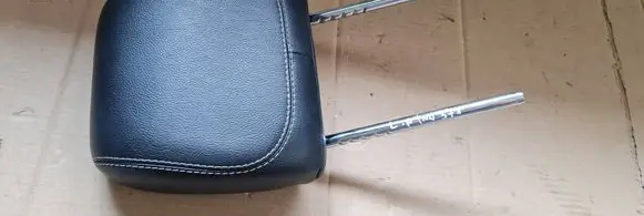 Chrysler Pacifica Front seat headrest 