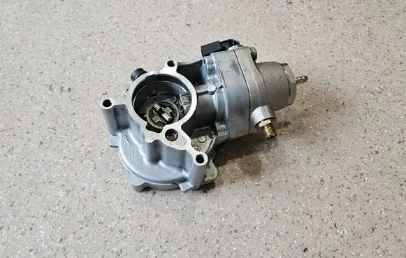Audi Q5 SQ5 Vacuum pump 06L145100F 06L127025P