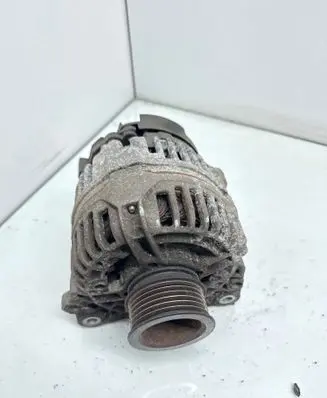 Volkswagen Golf IV Generator/alternator 028903028D 0124325003