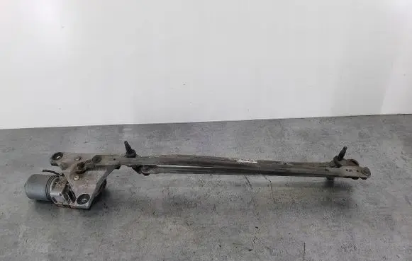 Volvo V50 Front wiper linkage 