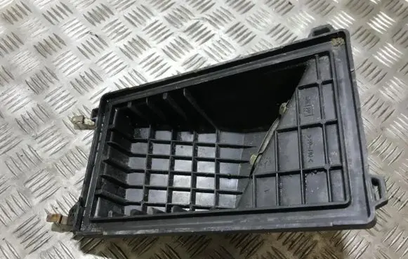 Nissan Almera Tino Air filter box bn300