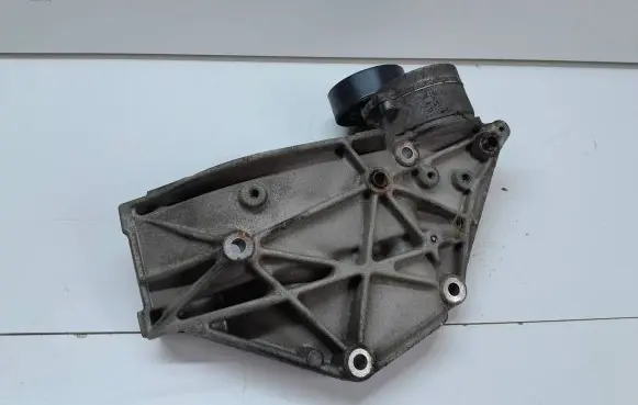 Volvo V50 Generator/alternator bracket 9682367380 0862109159F