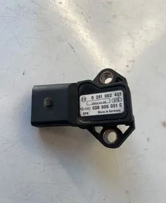 Audi A4 S4 B7 8E 8H Air pressure sensor 038906051C 0281002401 08042AD8