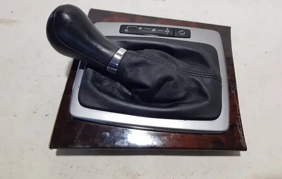 Mercedes-Benz C W204 Gear lever shifter trim leather/knob A2042671510DDU DBHD700192 A2042671510