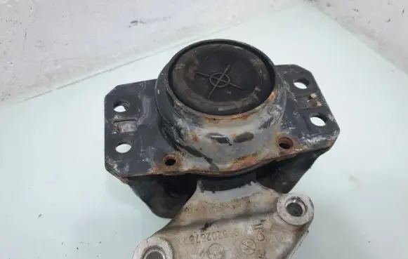 Citroen Berlingo Engine mount bracket 9636270080B