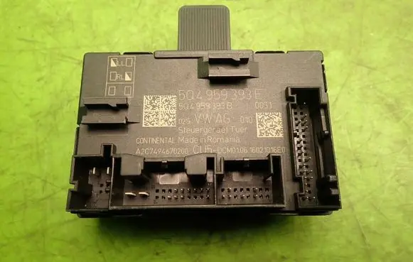 Volkswagen Golf VII Door control unit/module 5Q4959393E