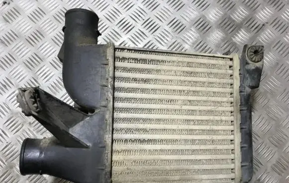 BMW 5 E39 Intercooler radiator 2246031