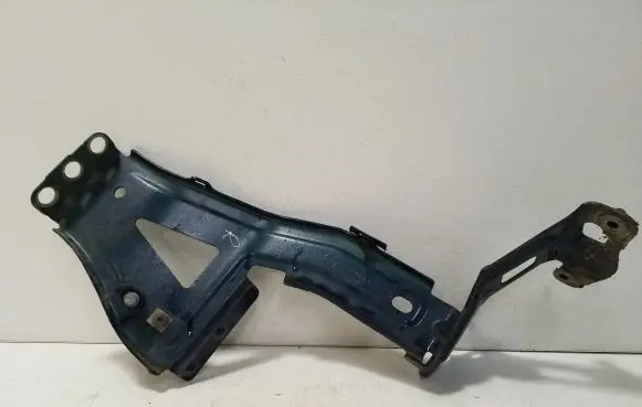 Audi e-tron Fender mounting bracket 4KE803504