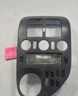 Mercedes-Benz Vito Viano W638 Central console control unit A6386891631 6386891631