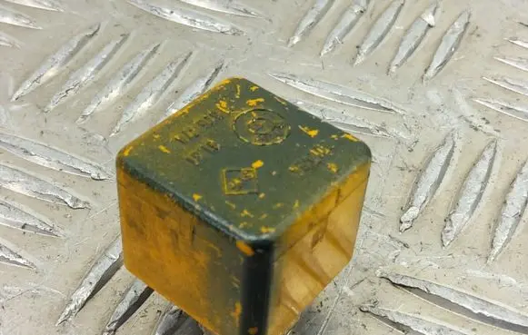 BMW 5 E34 Other relay 1375474