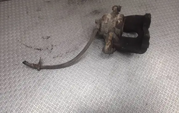 Toyota Avensis T250 Front brake caliper