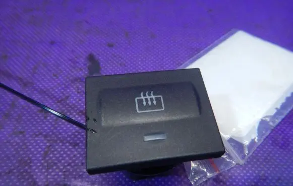 Ford C-MAX I Windscreen/window heater switch 7M5T18C621AA