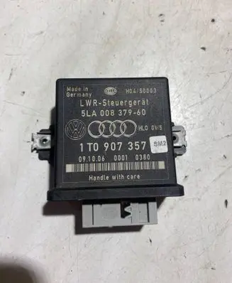 Skoda Octavia Mk2 (1Z) Light module LCM 5LA00837960 H04S0003 1T0907357