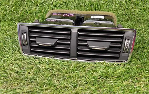 Audi Q7 4M Rear air vent grill 4M0819203F