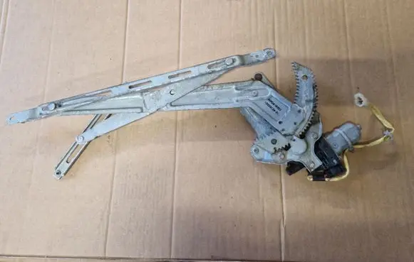 Mazda BT-50 Front door window regulator with motor UR875858X AE2621004240