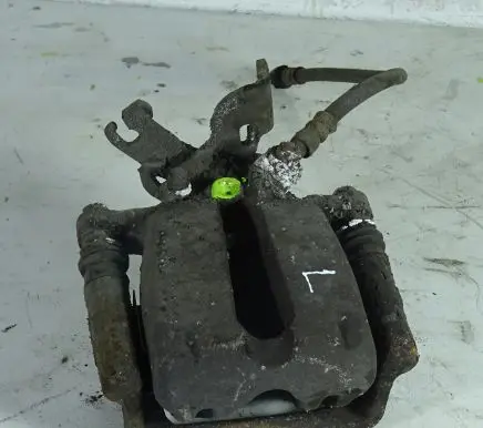 Opel Insignia A Rear brake caliper