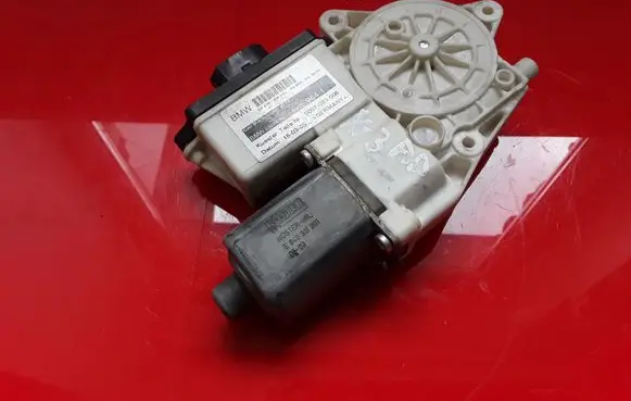BMW X3 E83 Front door window regulator motor 69259641 S007083006
