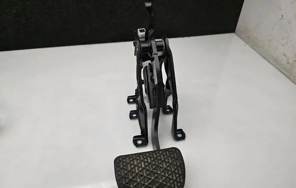 Mercedes-Benz Sprinter W907 W910 Brake pedal A9102902400 20240712 G2412101742