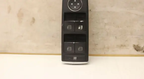 Mercedes-Benz C W204 Electric window control switch A2048700251