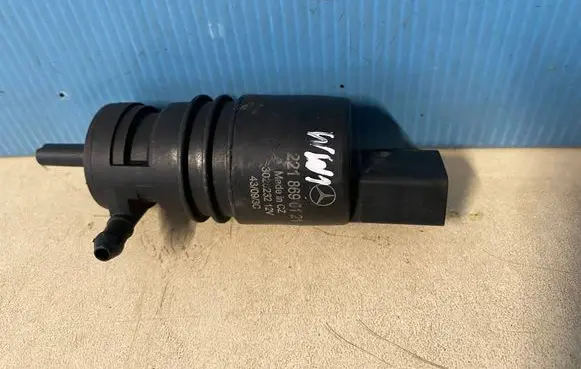 Mercedes-Benz E W212 Windscreen/windshield washer pump 2218690121