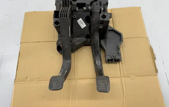 Peugeot Boxer Pedal assembly 01341020080 A1646741020