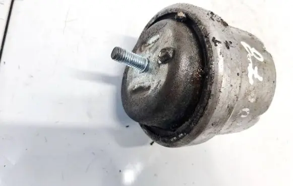 Engine mount bracket