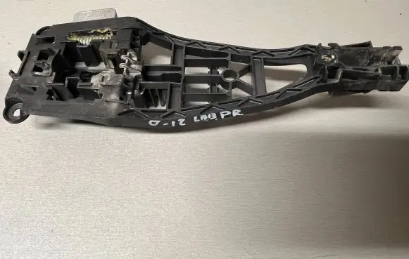 Opel Corsa D Front door exterior handle/bracket 24463524 162413