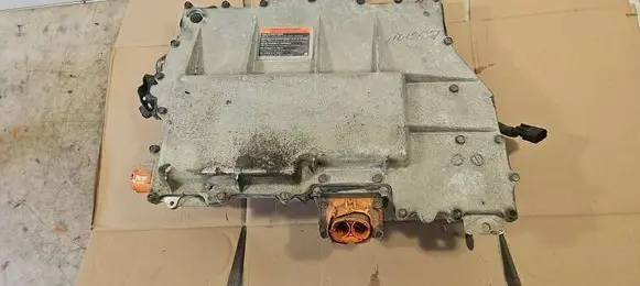 Nissan Leaf I (ZE0) Voltage converter inverter 038158