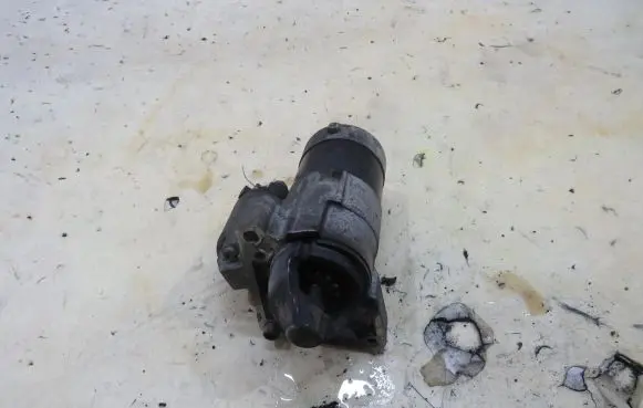Peugeot 308 Starter motor 9801667580