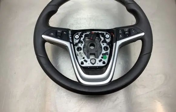 Opel Insignia A Steering wheel 13316547 0033A00811